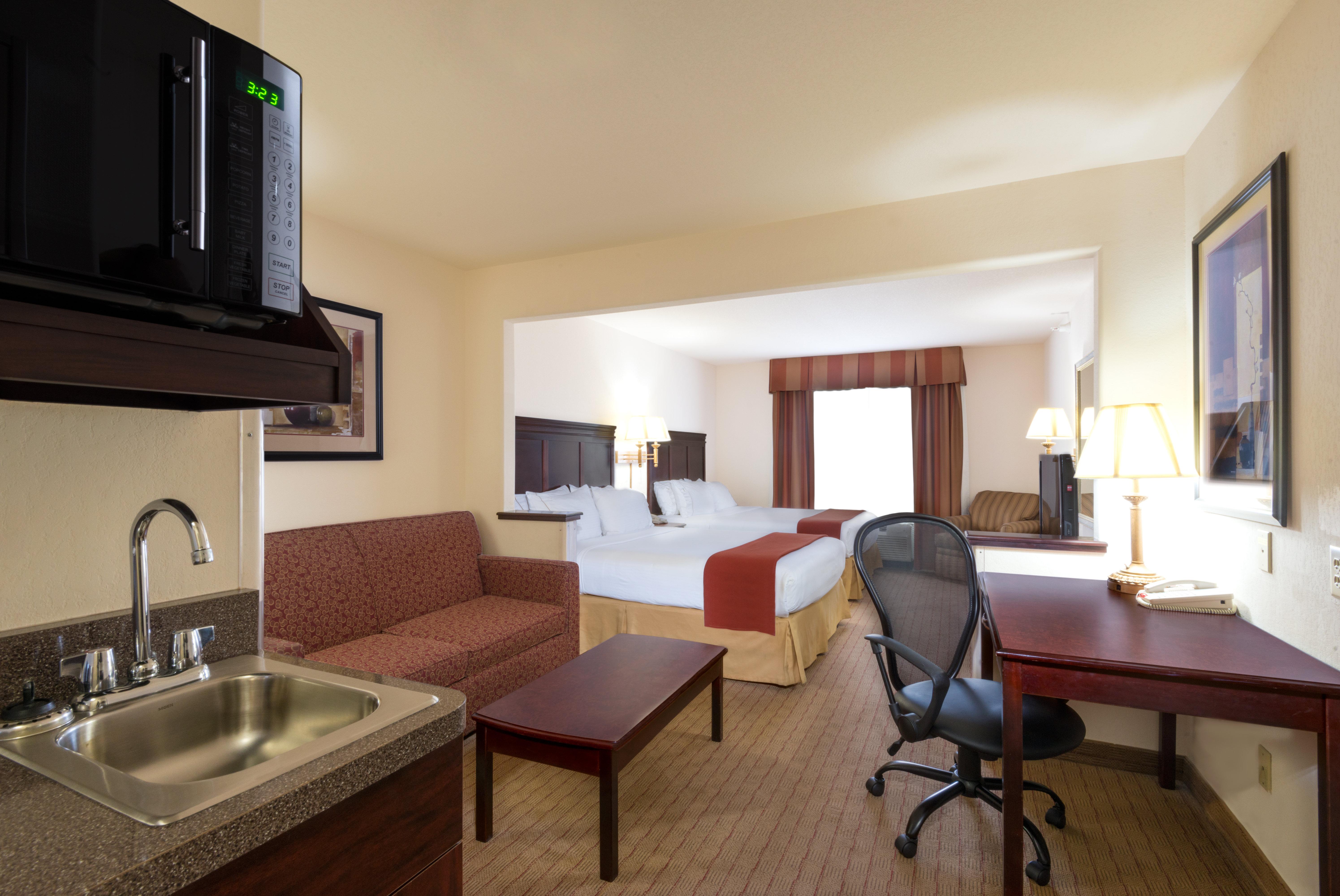Holiday Inn Express Hotel & Suites Evanston By Ihg Exterior photo